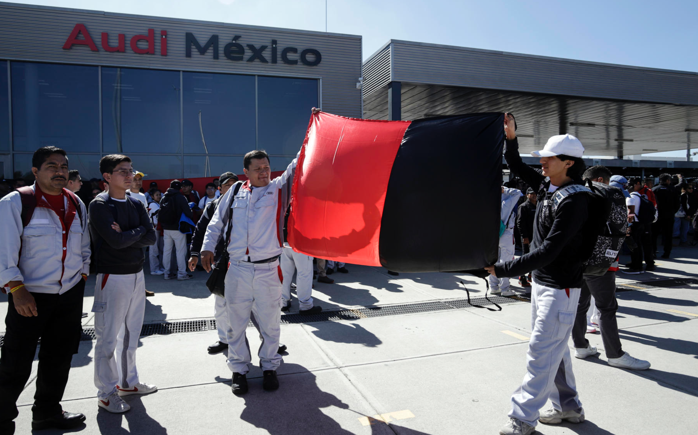 Trabajadores de Audi aceptan aumento salarial de 10.2%